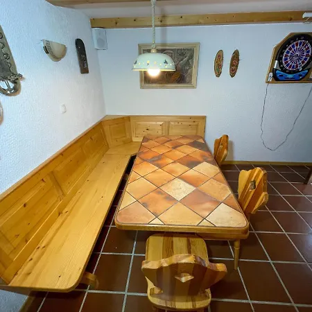 Dwarfs Overlooking Julian Alps Near Bled 度假居 *