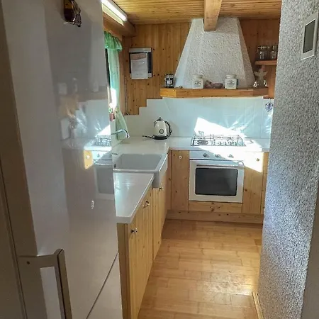 Dwarfs Overlooking Julian Alps Near Bled 度假居