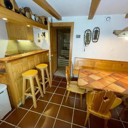 Dwarfs Overlooking Julian Alps Near Bled 度假居